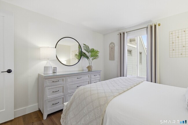 Building Photo - 60 Cinnamon Spring