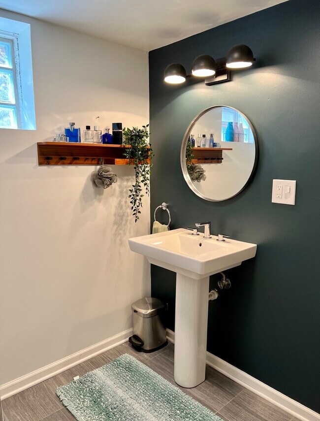 Building Photo - 940 N Oak Park Ave