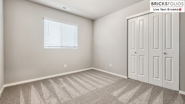 Building Photo - The Perfect Blend of Comfort & Convenience in Puyallup