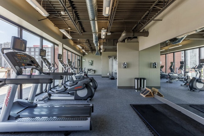 Building Photo - 211 W Scott St