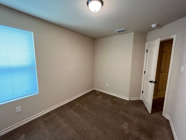 Building Photo - 7010 Micayla Cv