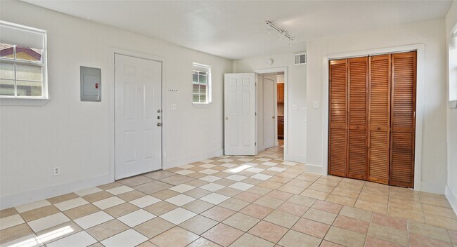 Building Photo - 500 Tillery St