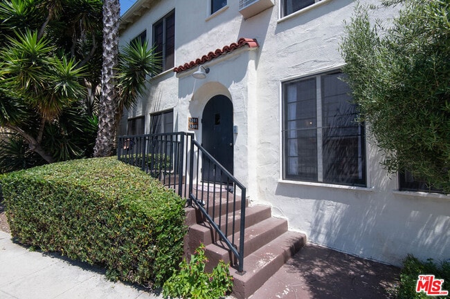 Building Photo - 1085 Cloverdale Ave