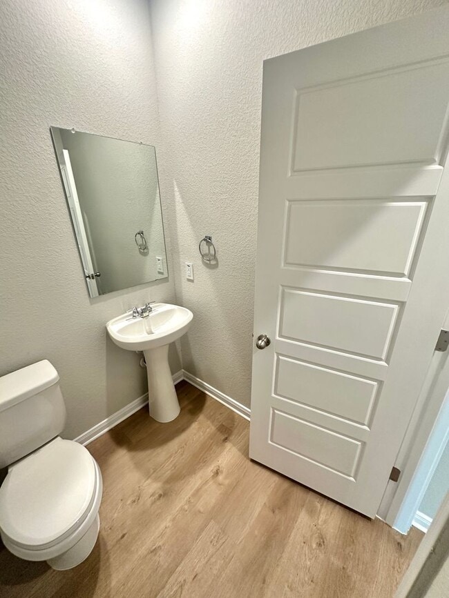 Building Photo - Luxury 2-Story, 4-Bed/ 2.5-Bath Duplex in ...