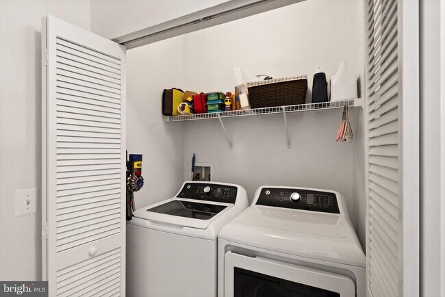 Building Photo - 2465 Army Navy Dr