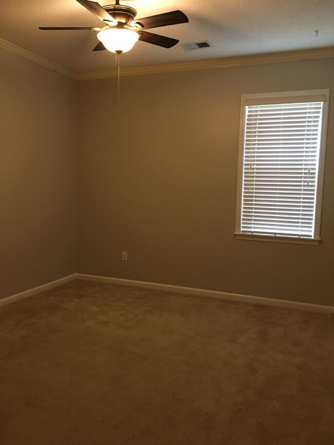 Building Photo - Ewing Place in Arlington! Pets are allowed, fees apply! Fenced in back yard!