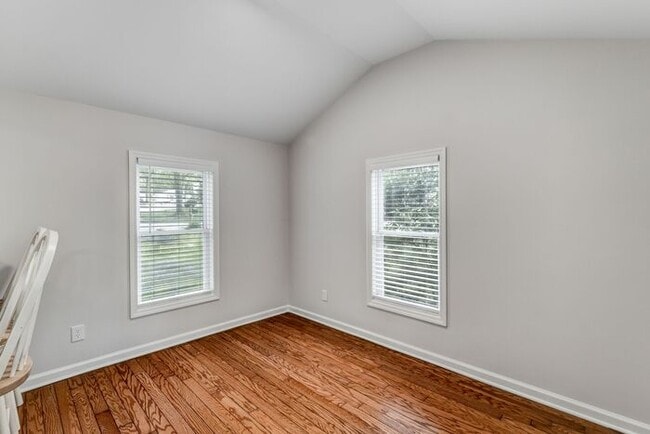 Building Photo - 2 Bed, 2 Bath in the Garden Homes neighborhood of Greensboro!