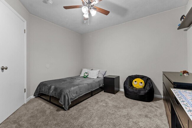 Building Photo - Updated 3 Bed, 2 Bath Home with Fenced Yard