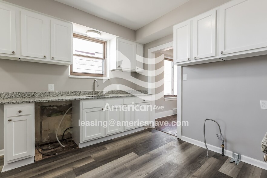 Building Photo - 6155 Yorkshire Rd