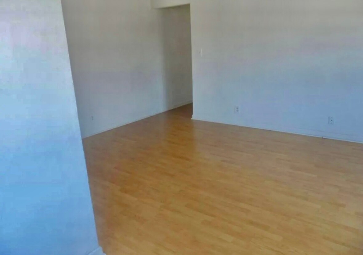 Building Photo - 1331 Pinetree Dr