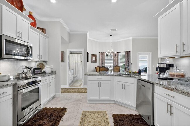 Building Photo - 8652 Waterstone Blvd