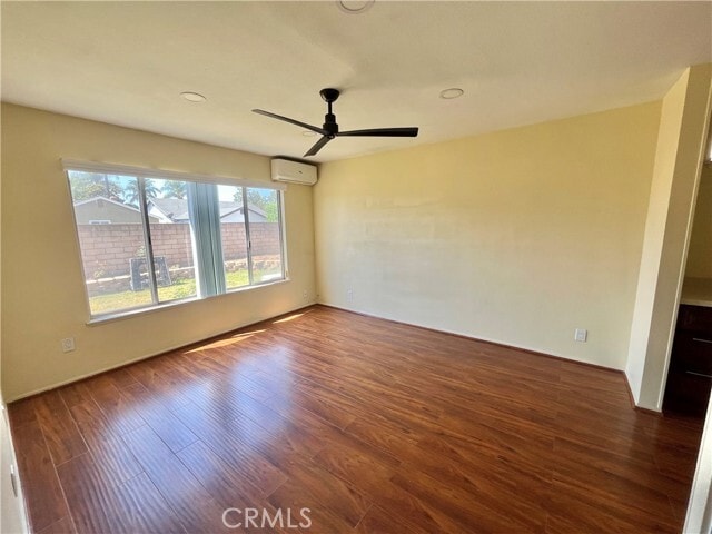 Building Photo - 4946 E Glenview Ave