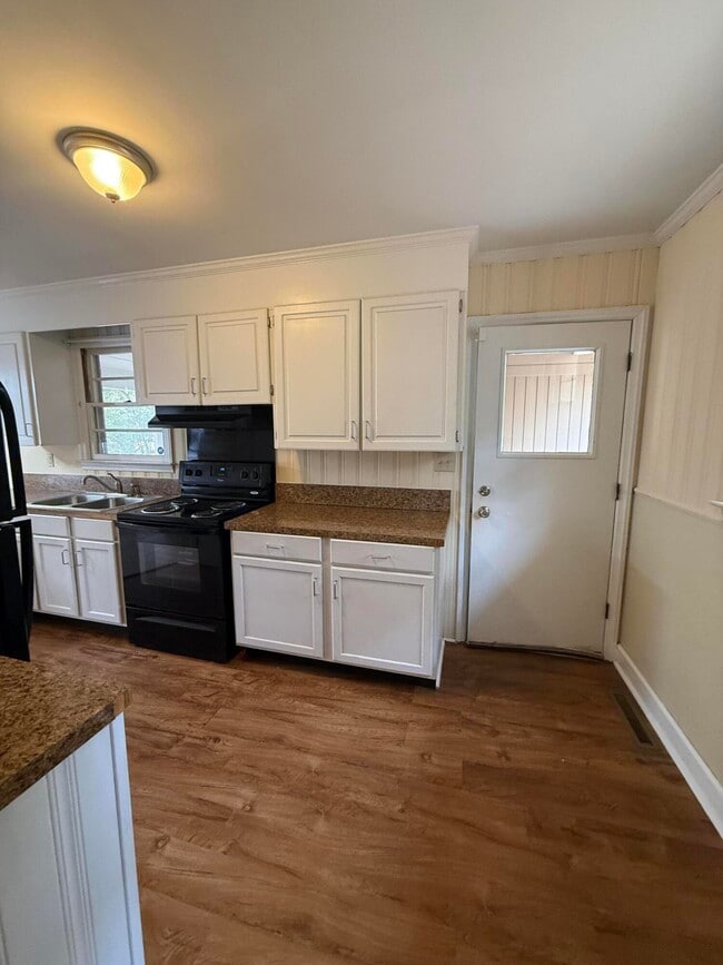 Building Photo - 119 Woodside Rd