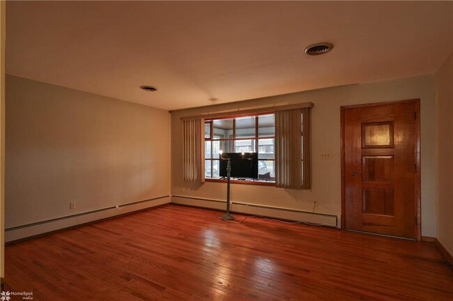 Building Photo - 2332 Seipstown Rd