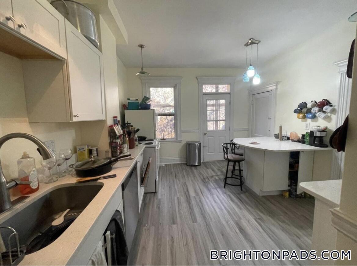 Building Photo - 1719 Commonwealth Ave