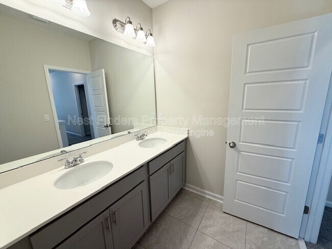 Building Photo - 2929 Fleur Ln