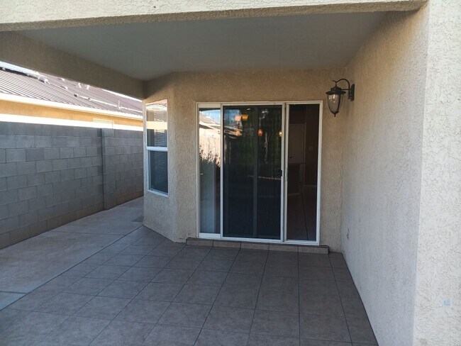 Building Photo - 3 Bedroom, 2 Bathroom Home! Schedule a Showing!