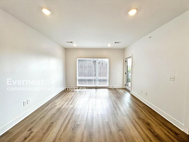 Building Photo - 2704 Clifton Ave
