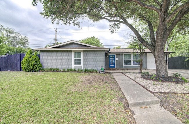 Building Photo - 1311 Westmoor Dr