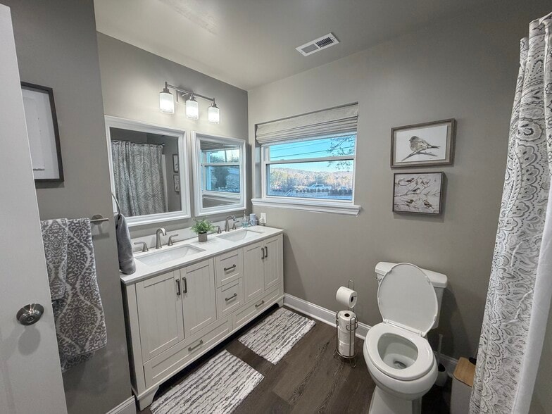Building Photo - 10264 Pleasant View Dr