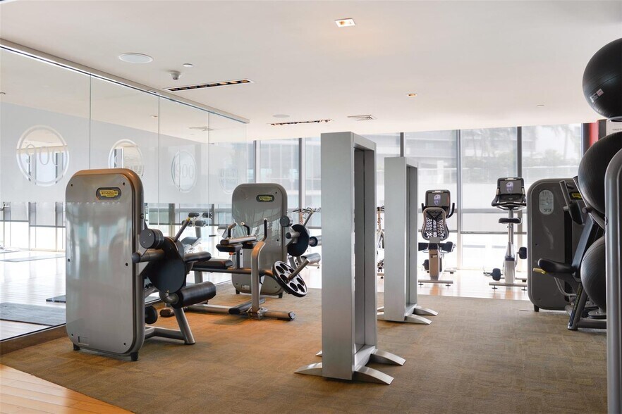 Building Photo - 900 Biscayne Blvd