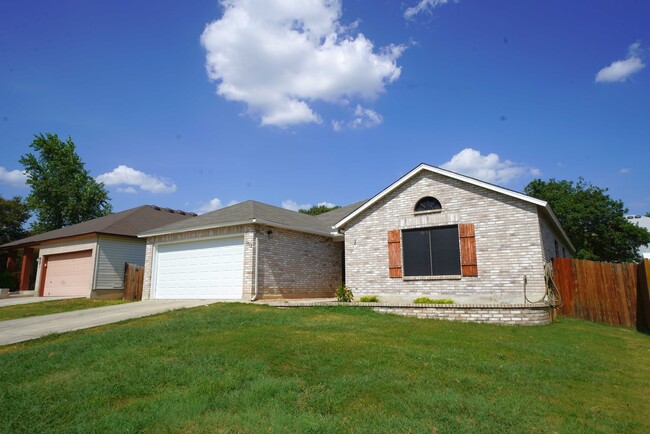 Building Photo - Updated Single Story in Schertz! Realtor Commission: $500