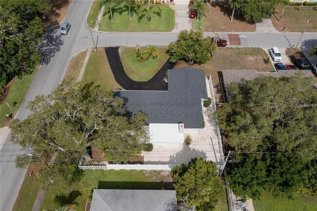 Building Photo - 1801 Bellemeade Dr