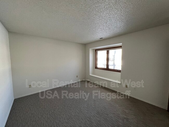 Building Photo - 6311 E Willow Loop
