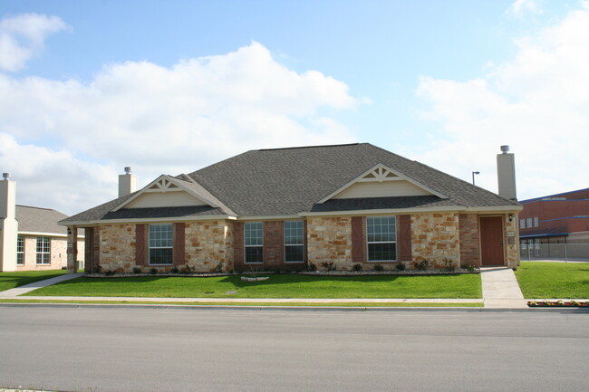 Building Photo - Salem Way Luxury Townhomes