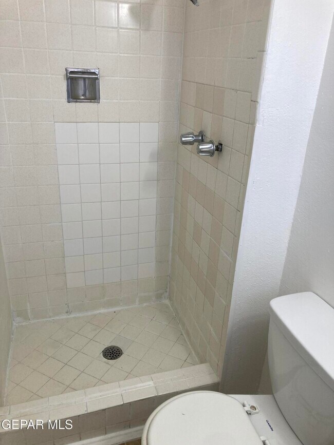 Building Photo - 2105 Villa Plata Dr
