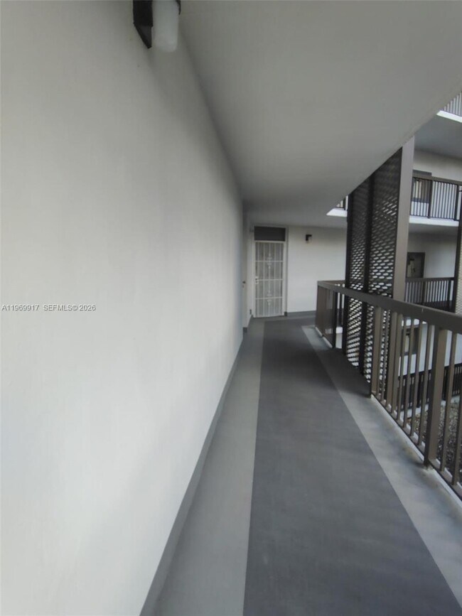 Building Photo - 20400 W Country Club Dr