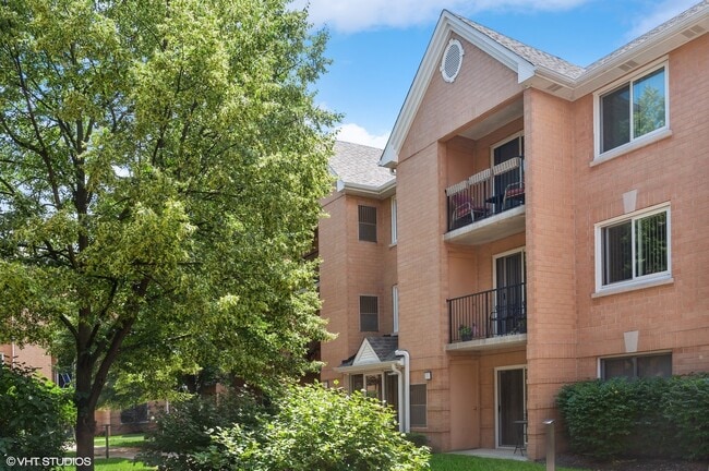 Building Photo - 8700 W Evelyn Ln