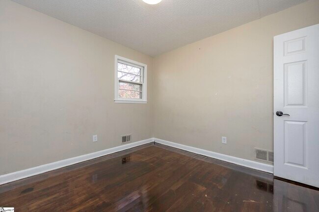 Building Photo - 142 Westover Dr