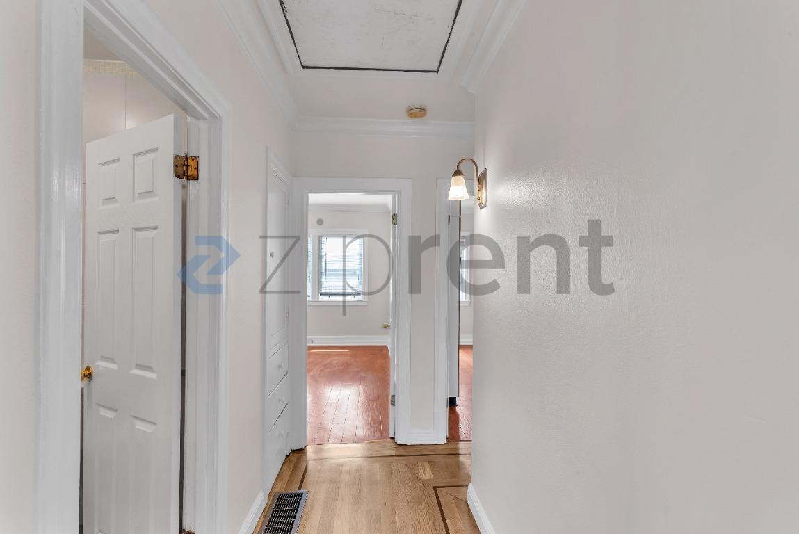 Building Photo - Unit
