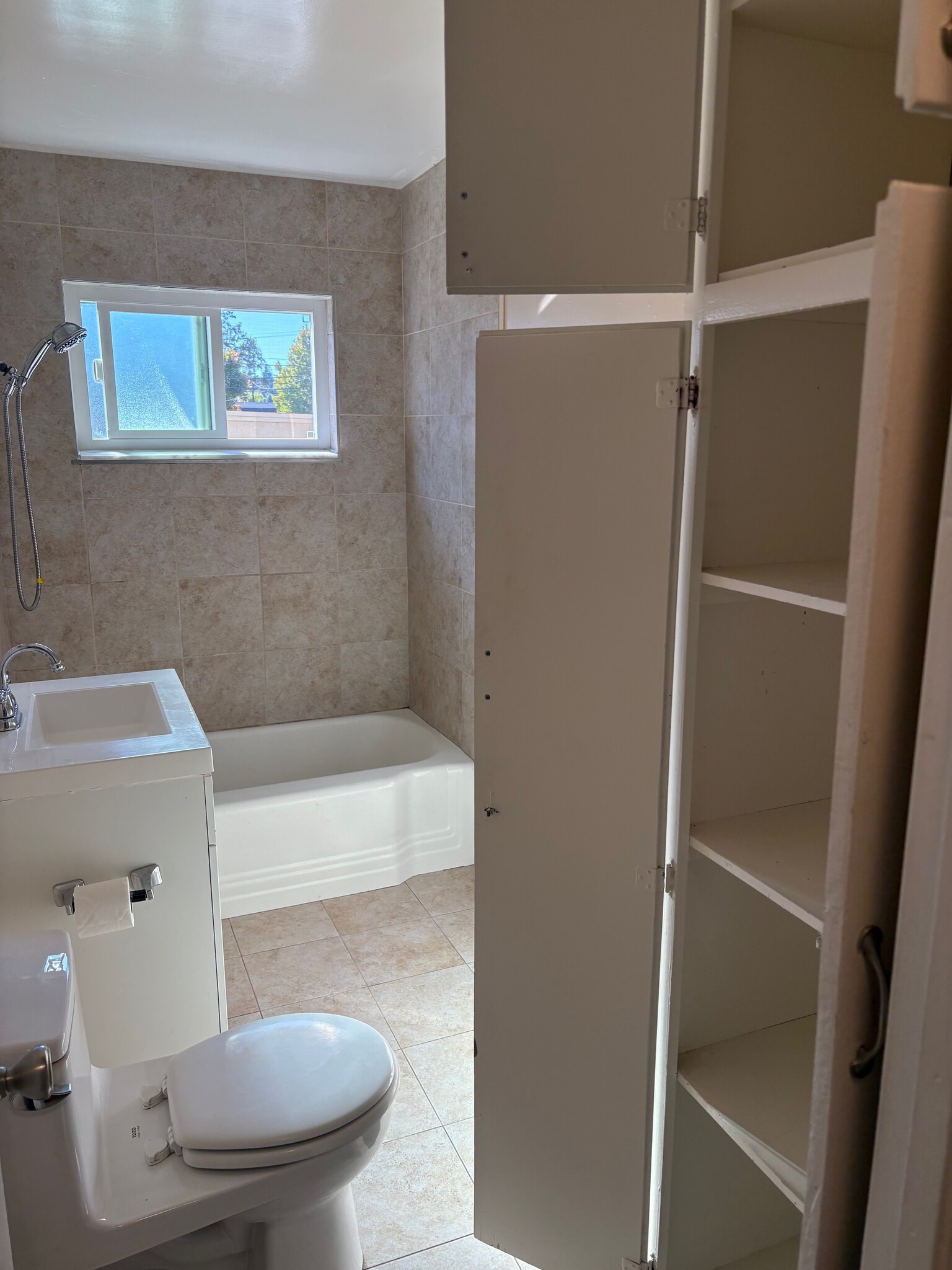 Bathroom - 5141 Dailey Ct