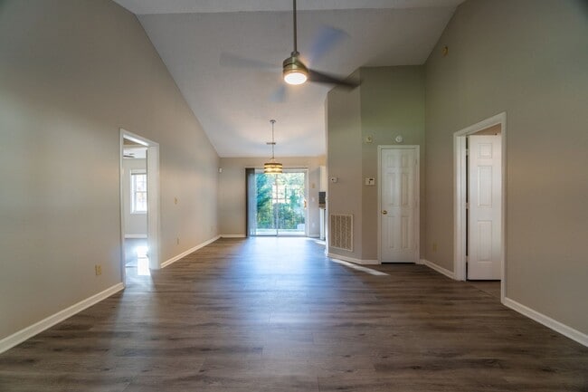 Building Photo - Beautiful 3 Bed 2 Bath home located in Greensboro!