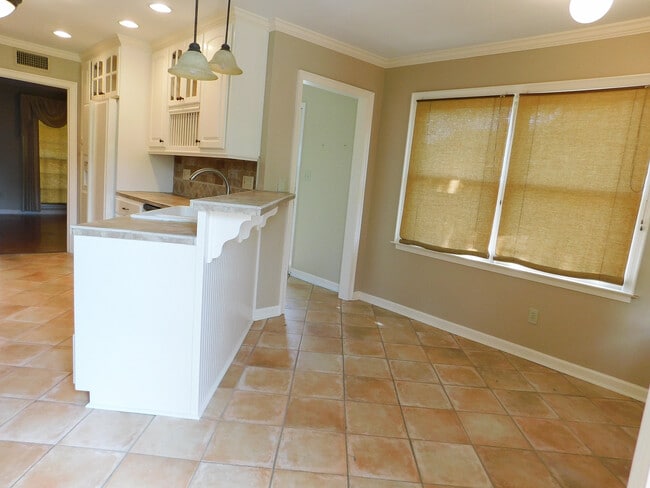 Building Photo - 212 Davors Dr
