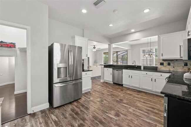 Building Photo - 14019 Crater Cir