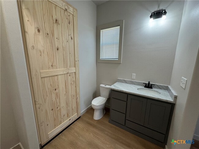 Building Photo - 318 Warehouse Rd