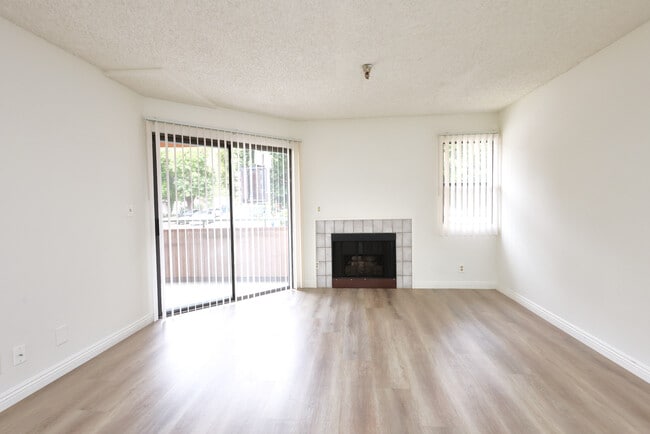 Building Photo - 1791 N Sycamore Ave