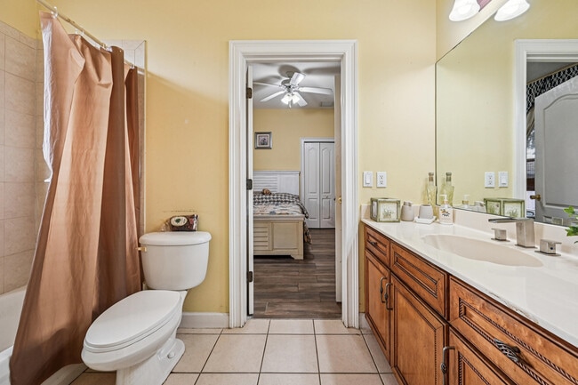 Building Photo - 3044 SW Savona Blvd