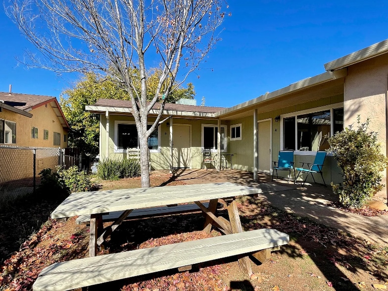 Building Photo - 412 Persifer St