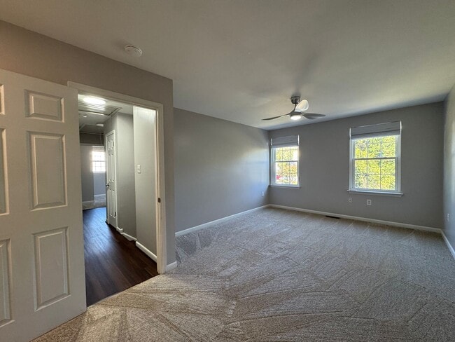 Building Photo - Stunning 4 Bed 2.5 Bath Single-Family Home...
