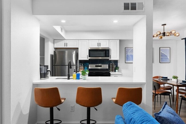 Building Photo - 1315 Southport Dr