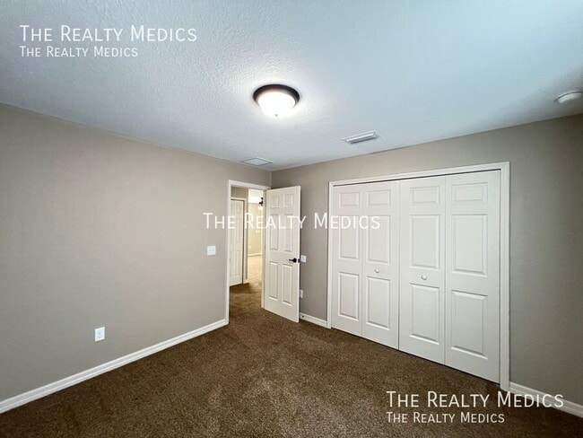 Building Photo - 53 Maple Dr