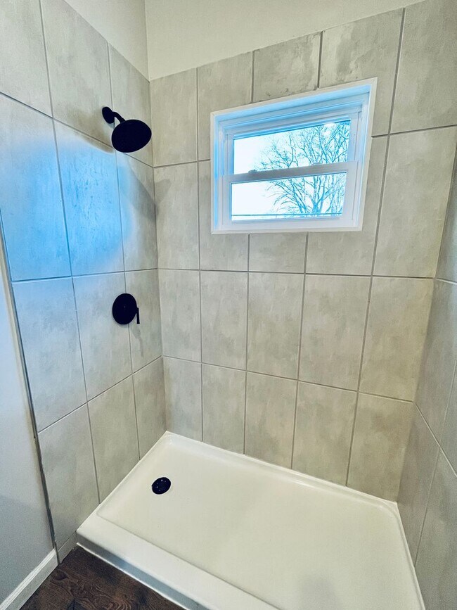 Building Photo - Modern 2BR/2BA with Bonus Room in Germanto...