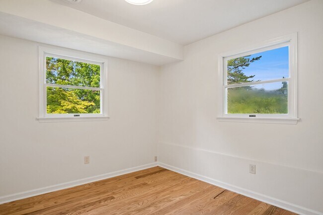 Building Photo - 1602 Westover Dr