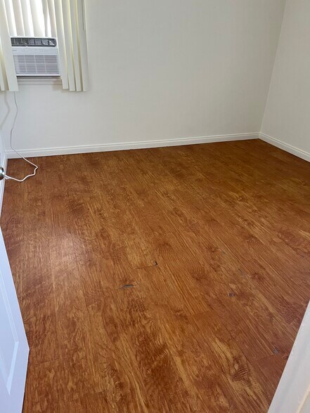 Building Photo - 5644 1/2 Kester Ave