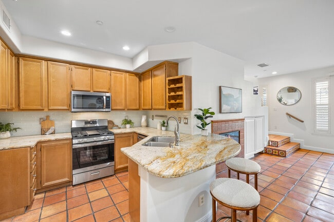 Building Photo - 19 Vinca Ct