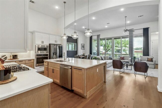 Building Photo - 104 Rainbow Vly Trl